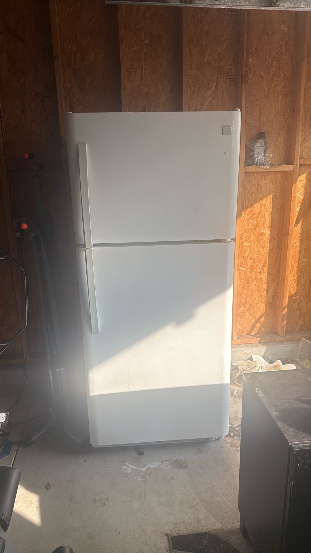 FREE REFRIGERATOR Lenore