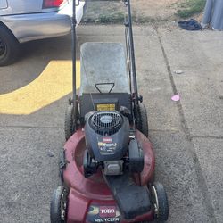 Self propelled lawn mower runs great