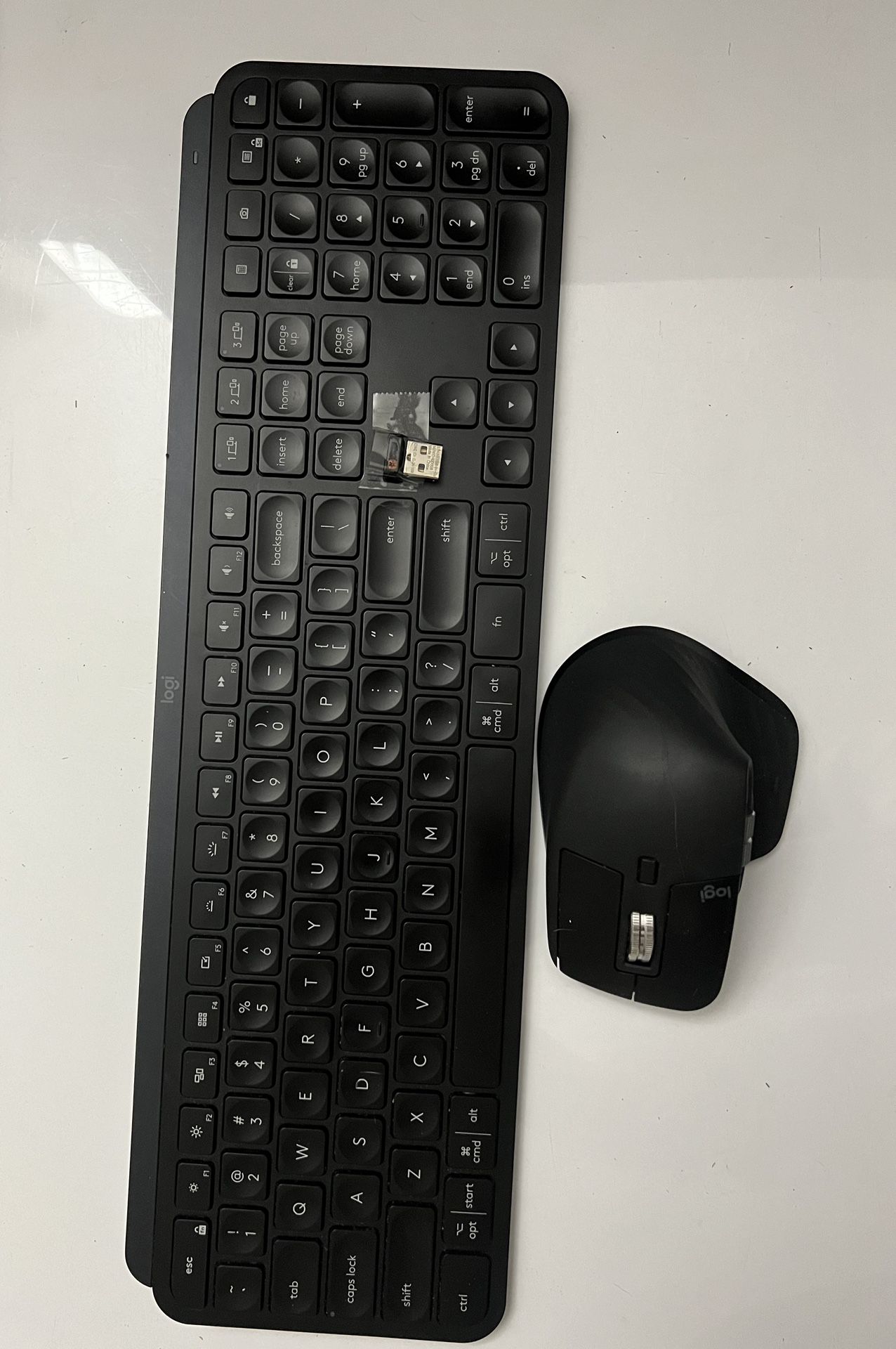 Logic Wireless Keyboard And Logic Mix Master mouse