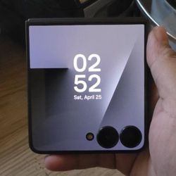 Samsung Galaxy Flip 7 - Brand New!  256 gb Coral Blue