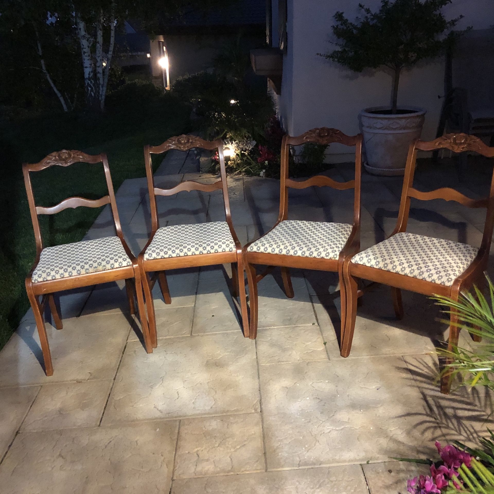 BEAUTIFUL ANTIQUE CHAIRS - SET OF 4