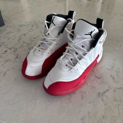 Kids Jordan 12’s size 3y, like new with box