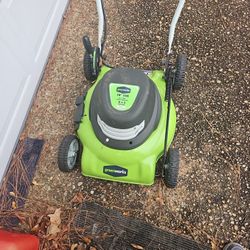 Nice Electric Lawn Mower. Like New.