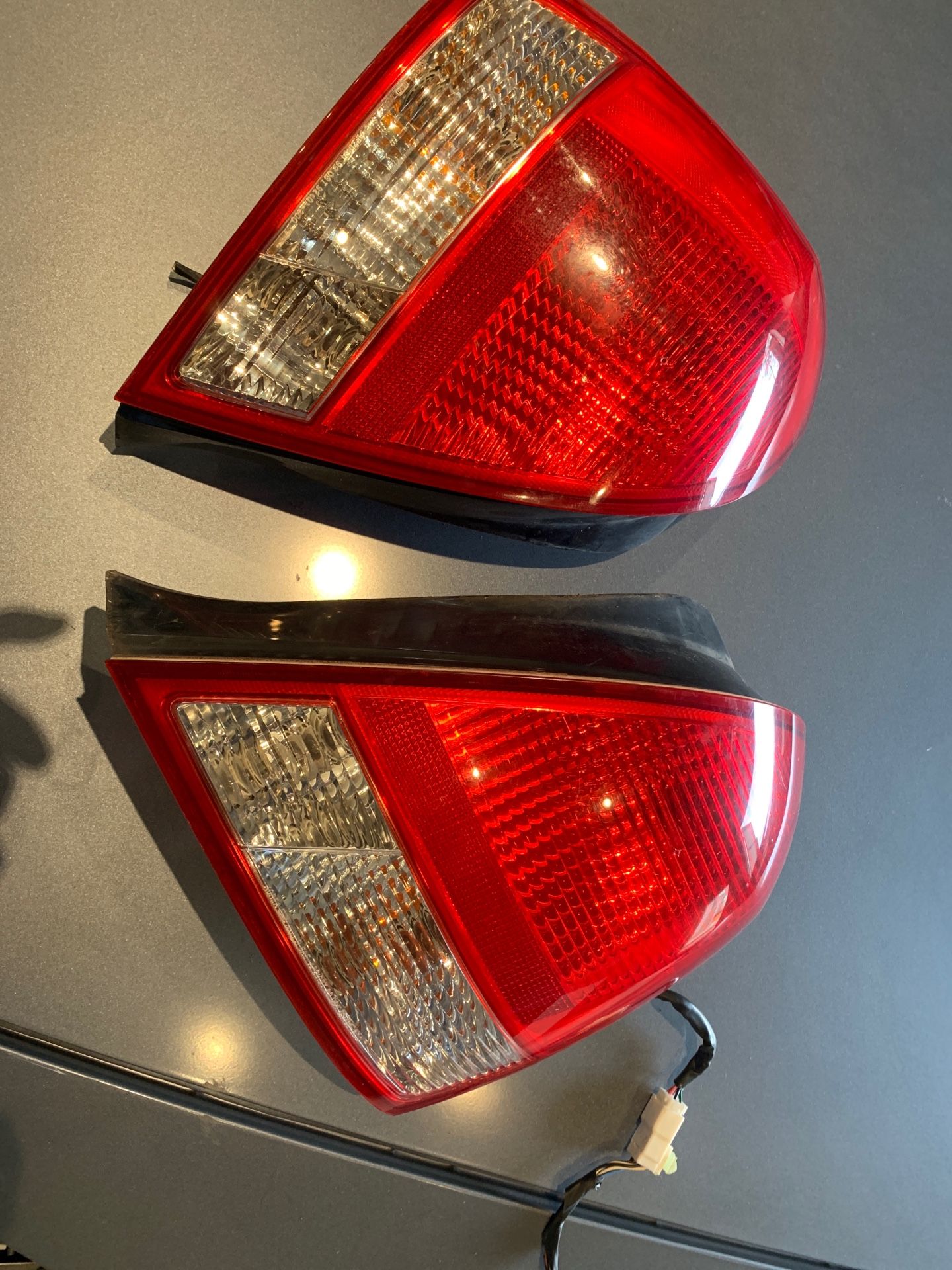 2003 Hyundai Elantra Tail Lights