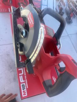 Milwaukee M18” FUEL Lithium-Ion Cordless 7-1/4 in Rear Handle Circular SAW with 8-0 FORGE battery