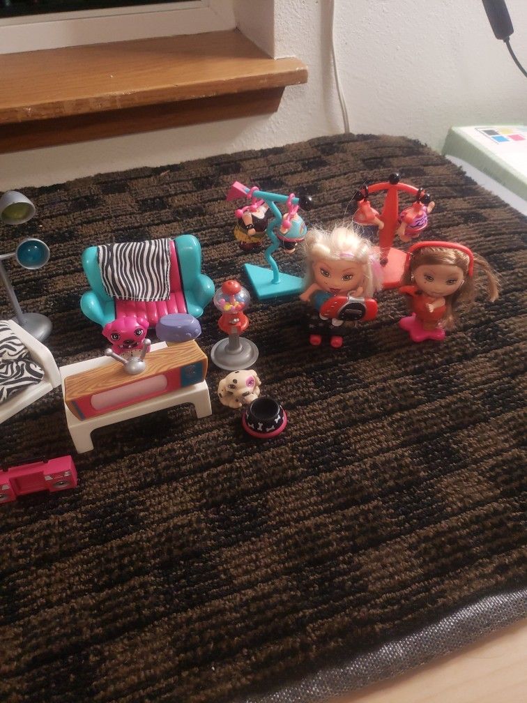 Retired 2004 Rare Shorties Dolls With Accessories Included