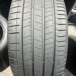 SINGLE (1) USED TIRE PIRELLI PZERO PZ4 (no patch)…325/30/23