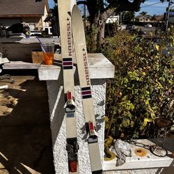 Pair Of Salomon Skis 335