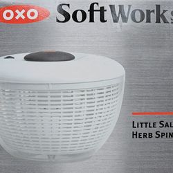 Salad and herb spinner