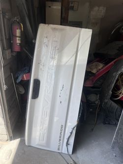 2020chevy Silverado tailgate