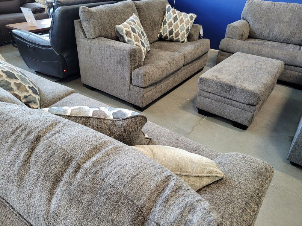 💥 Warehouse Clearance - Sofas, Sectionals, And Chairs