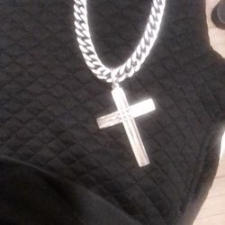 Cuban Chain With A Two Tone gold / Silver Cross (Pendant)