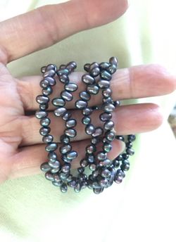 Black pearl bracelets