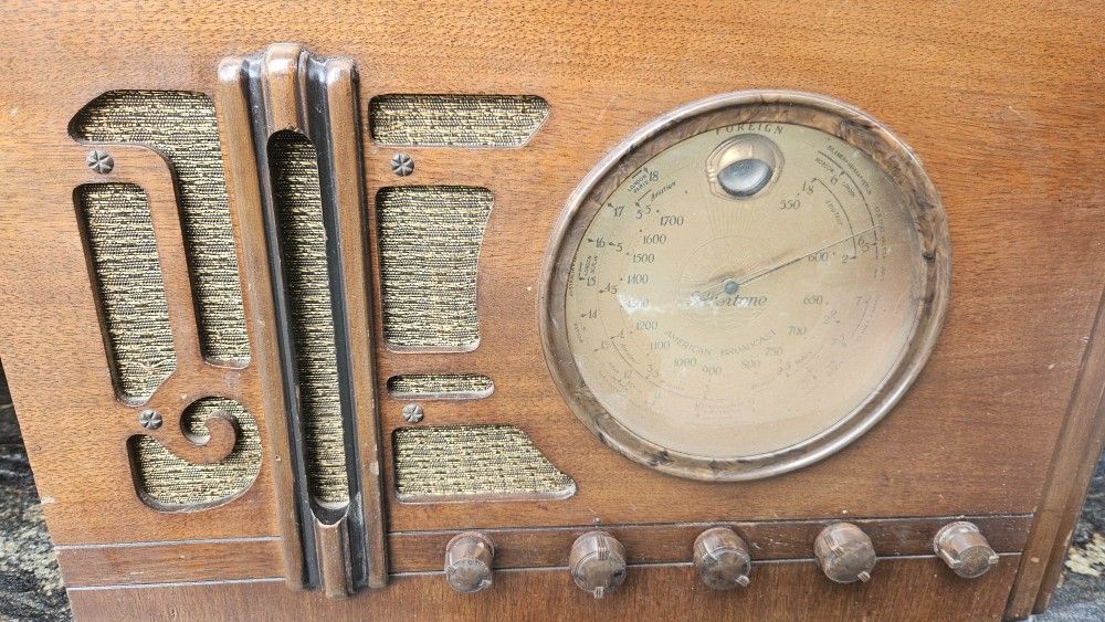 Vintage Table Top Radio