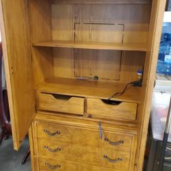 Armoire/Wardrobe