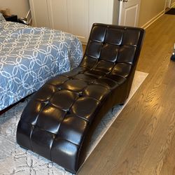 Leather Chaise Lounge / Lounge Chair