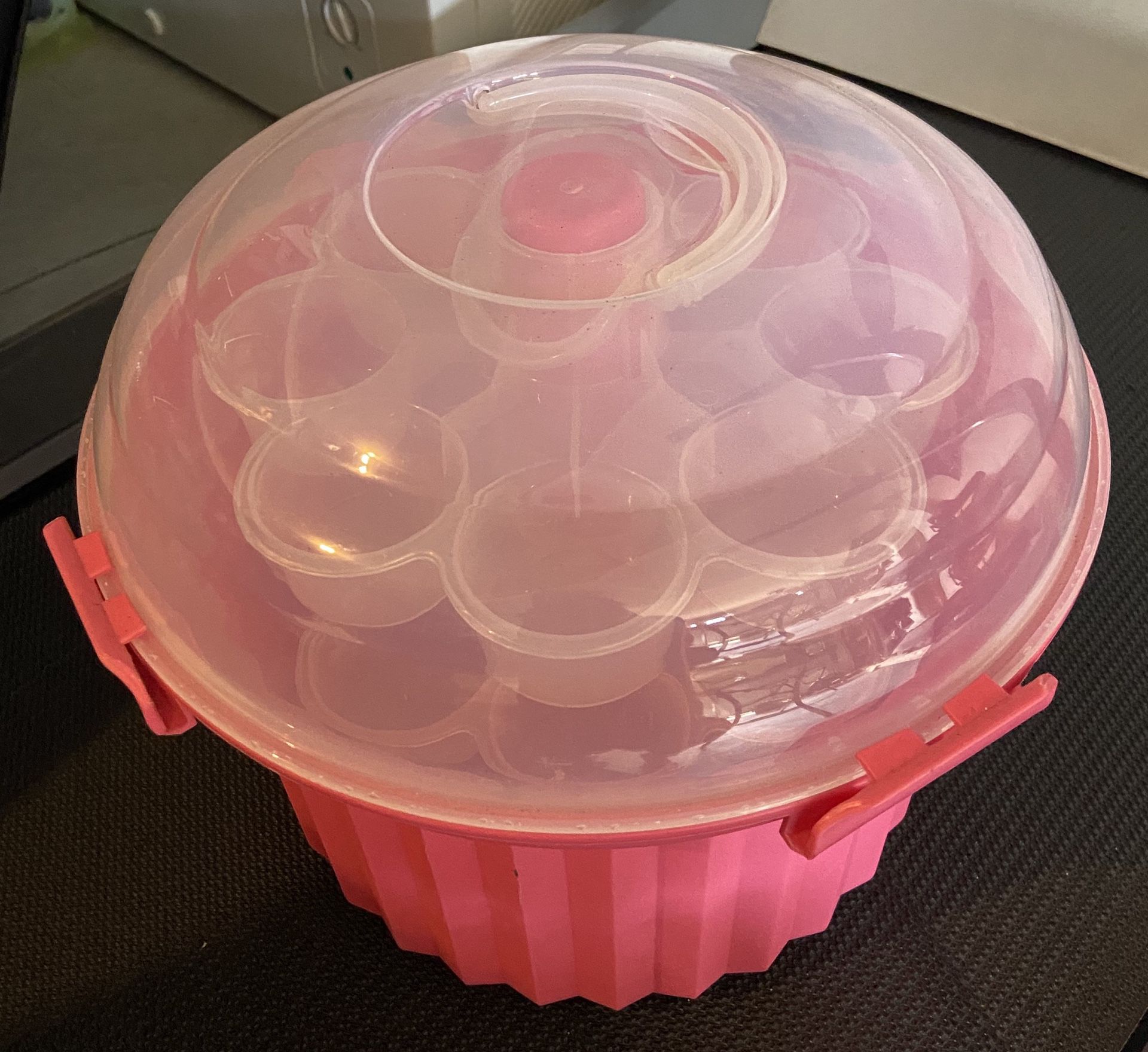 Cupcake storage container