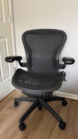 Herman Miller Aeron Size B Medium Office Chair