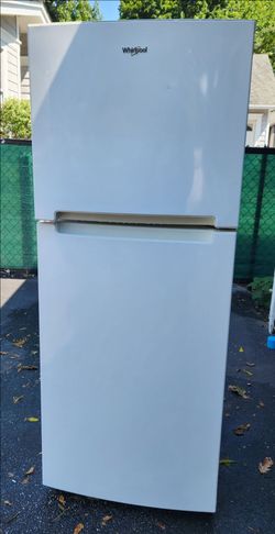Whirlpool Top-Freezer Refrigerator White