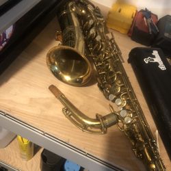 Buescher Aristocrat Alto Saxophone