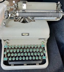 Royal KMG Manuel Typewriter