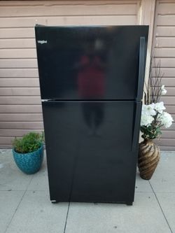 3MONTHS WARRANTY 33X31X66 WHIRLPOOL FRIDGE 21CUFT BLACK