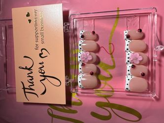 Press on nails