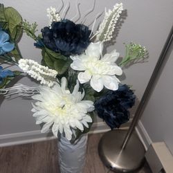 Stand Alone Elegant Vase With Flowers 