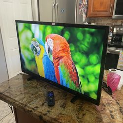 Philips 32" Class HD (720P) Smart Roku Borderless LED TV