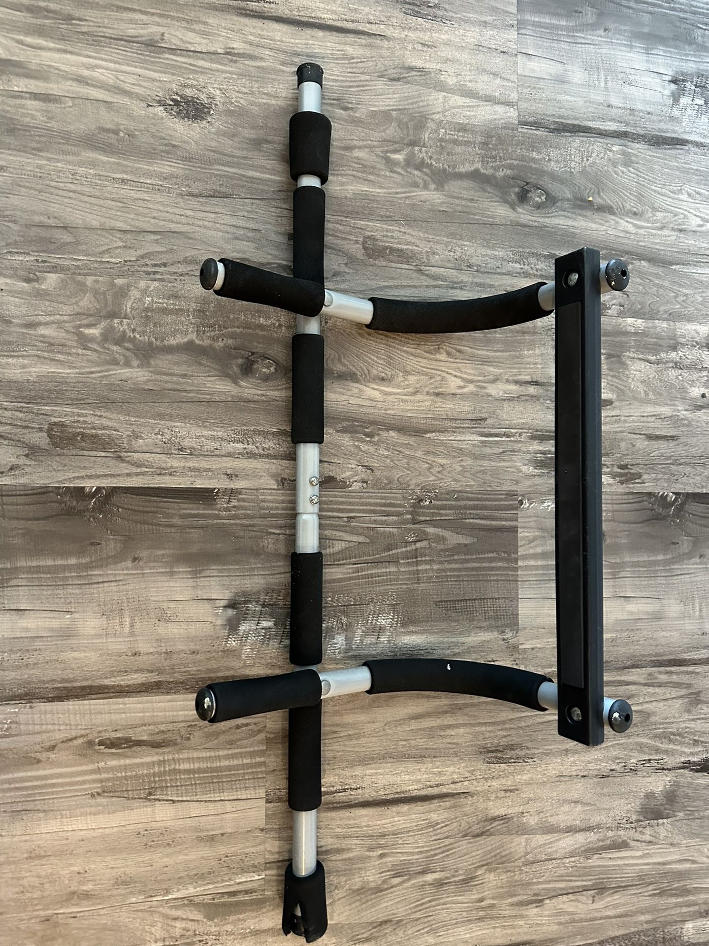 Iron Gym Pull-Up Bar - Total Upper Body Workout Bar for Doorway, Adjustable Width Locking, No Screws Portable Door Frame Horizontal Chin-up Bar, Fitne