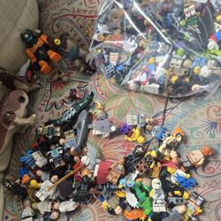 Lego Lot About 200 Minifigures Plus 25lbs