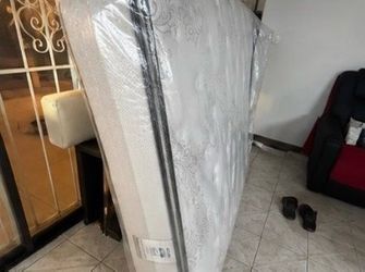 Sealy Plush Pillowtop Mattress – Never Slept On