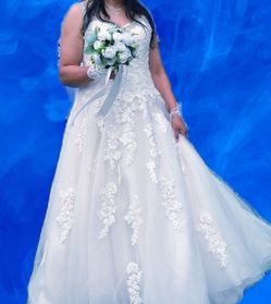 Wedding dress new only use for 40 minutos