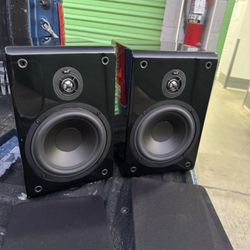NHT (Now Hear This) SB2 Bookshelf Speakers in piano black finish