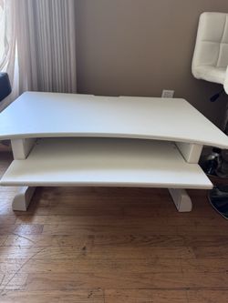 Computer desk