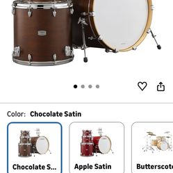 Maple shells give Tour Custom drums their warm and bright tone with a 6-ply, 5.6 mm/45-degree bearing edge that adds tonal depth, quick response and j