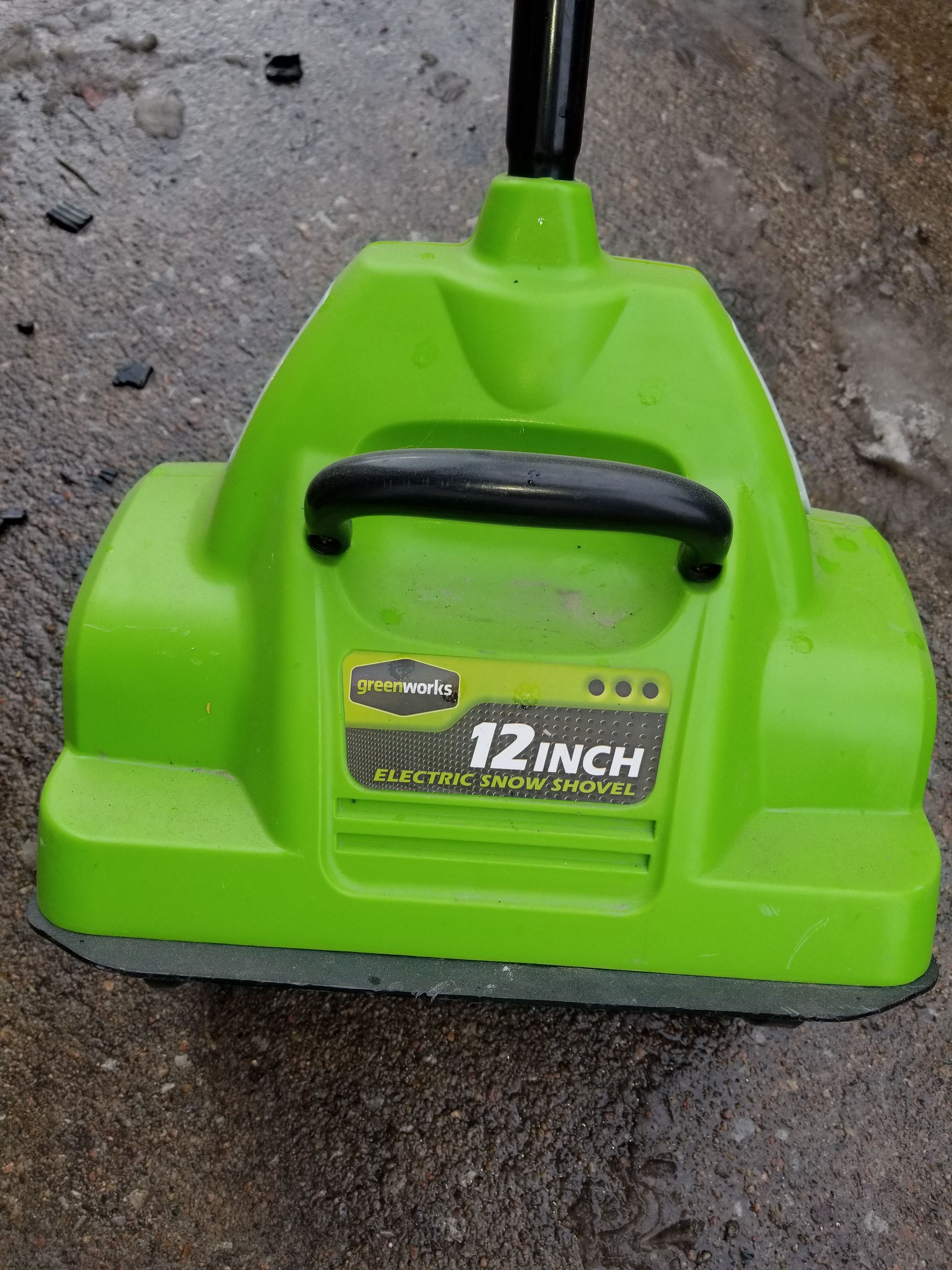 Greenworks 12" Electric snow shovel for Sale in Omaha, NE OfferUp