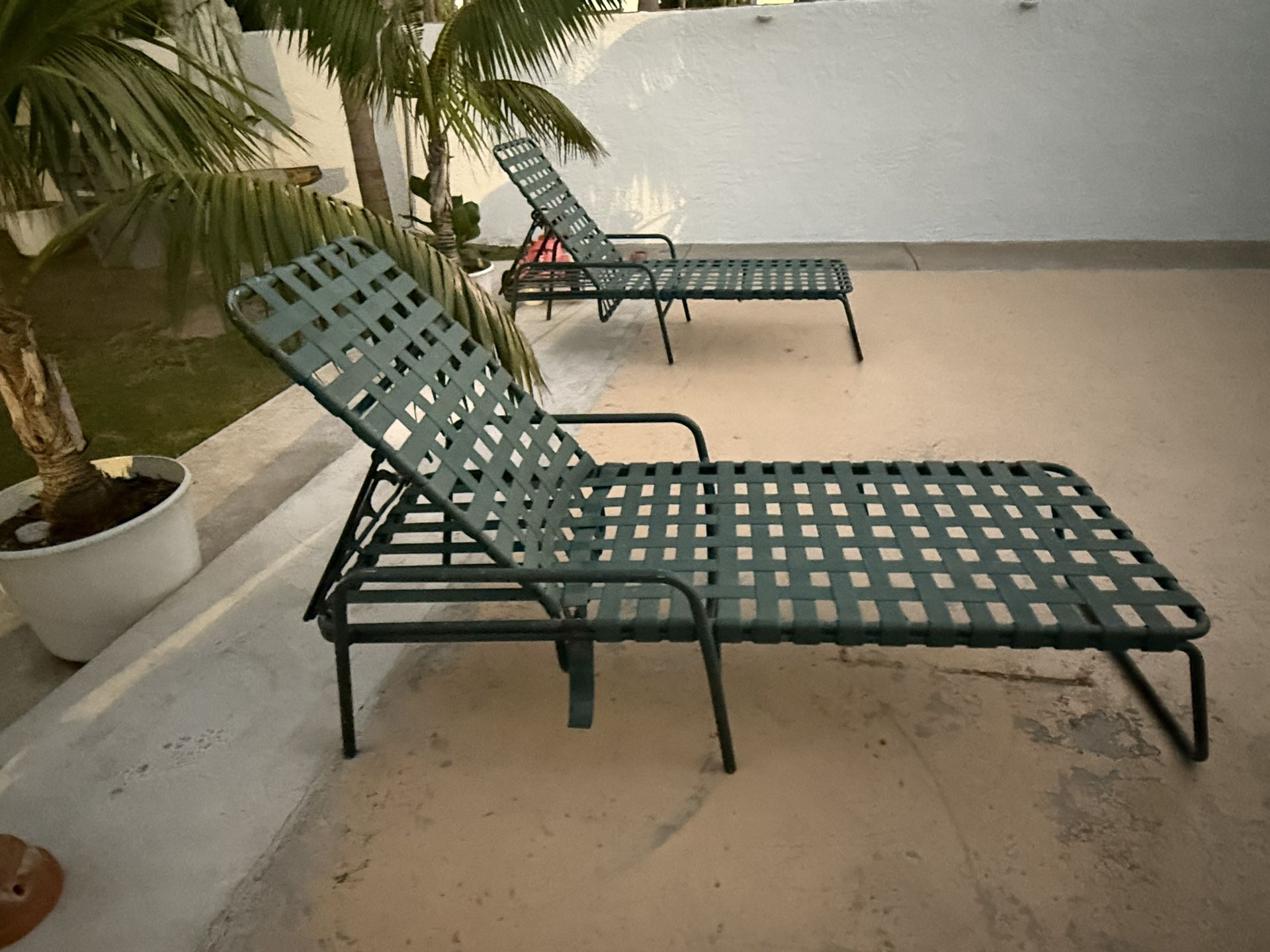 Reclinable Patio Chairs