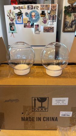 12 Big Snowglobes