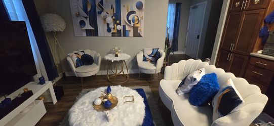Livingroom set and tables and pillows