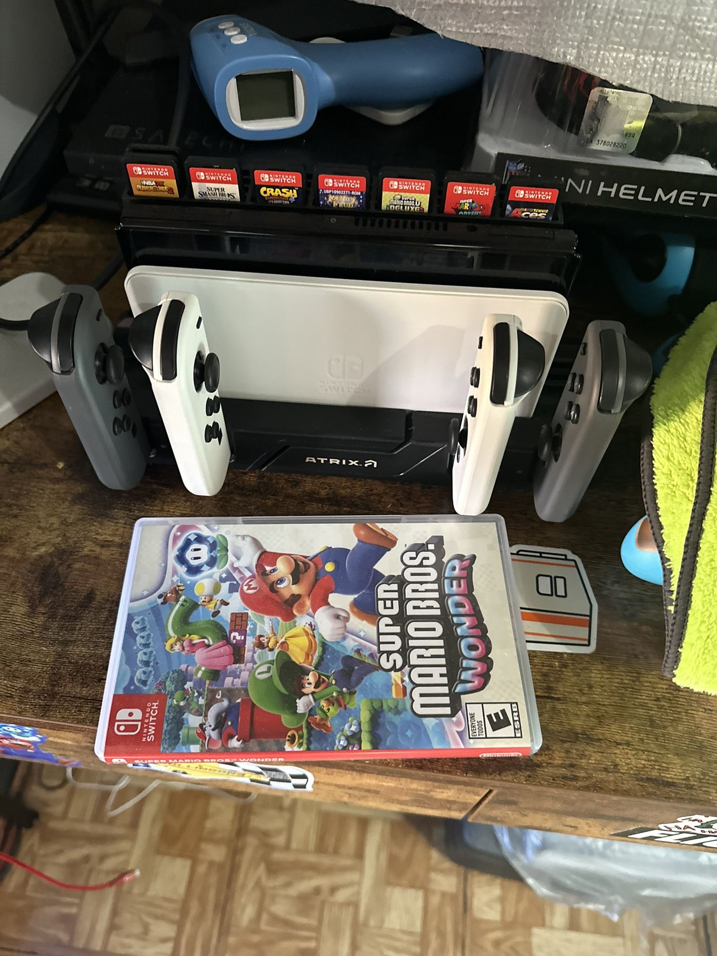 NINTENDO SWITCH WITH 10 GAMES