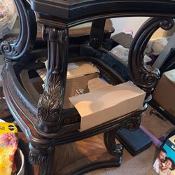 2 Nightstand Tables 
