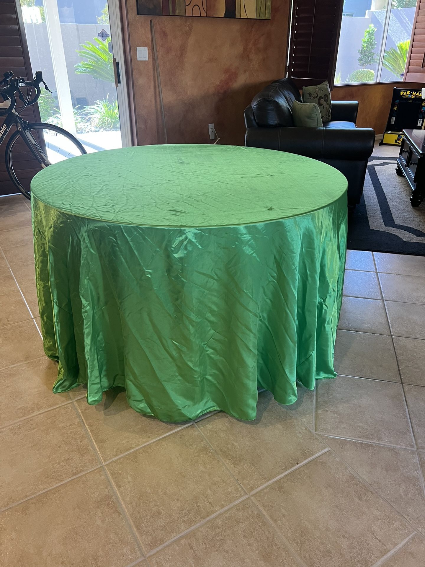7 Silk style round banquet tablecloths 9’ foot each 18’ foot diameter