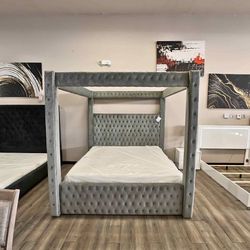 King/ queen size canopy bed New