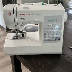 Singer Sewing Machine 
