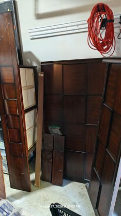 Free Queen bad frame with 2 drawers,in the garage for easy pickup