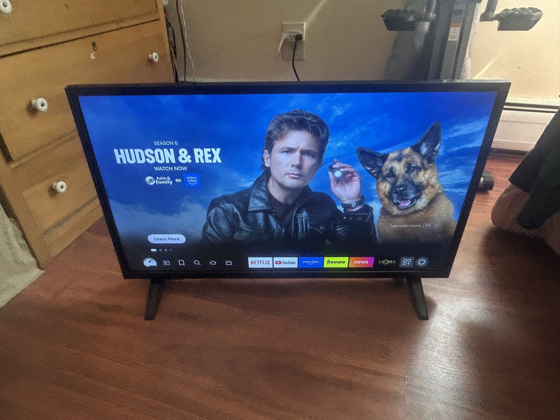 Insignia 32" F20 Series LED HD Smart Fire TV