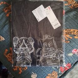 KAWS  X Uniqlo Warhol UT  Graphic T-shirt Size LARGE