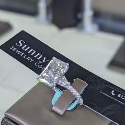 5.55Ctw Radiant Diamond Ring 14KW With Two Side Bullet Diamonds 