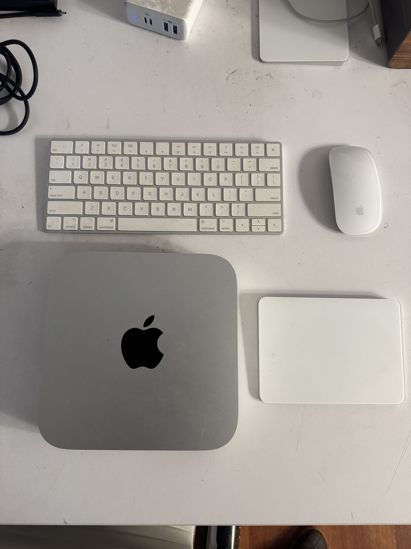 MacMini M1 8GB RAM / 256 GB w/ Keyboard, Mouse and Trackpad And 2TB EXTERNAL HARD DRIVE 